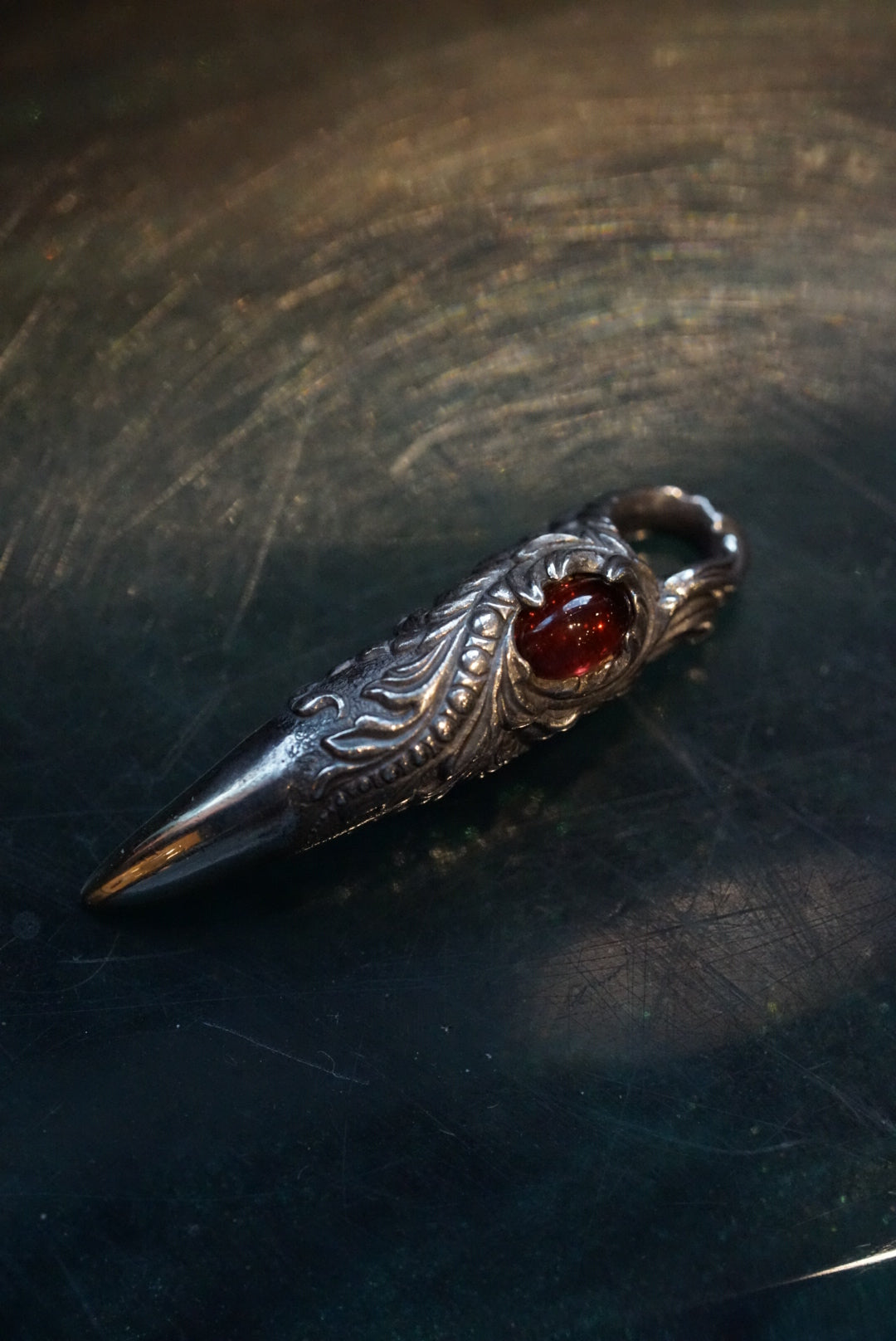 Guardia - Venom Fang Pendant 2