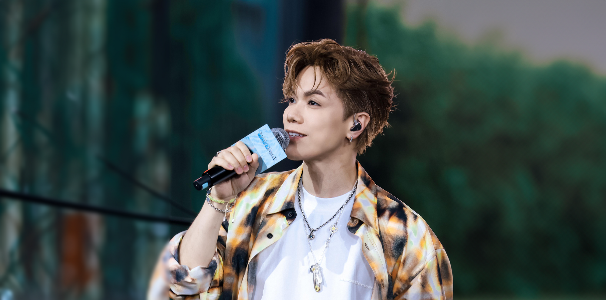 HIN'S Cheung wearing DEOPUZ jewellery at One Love Asia Music Festival