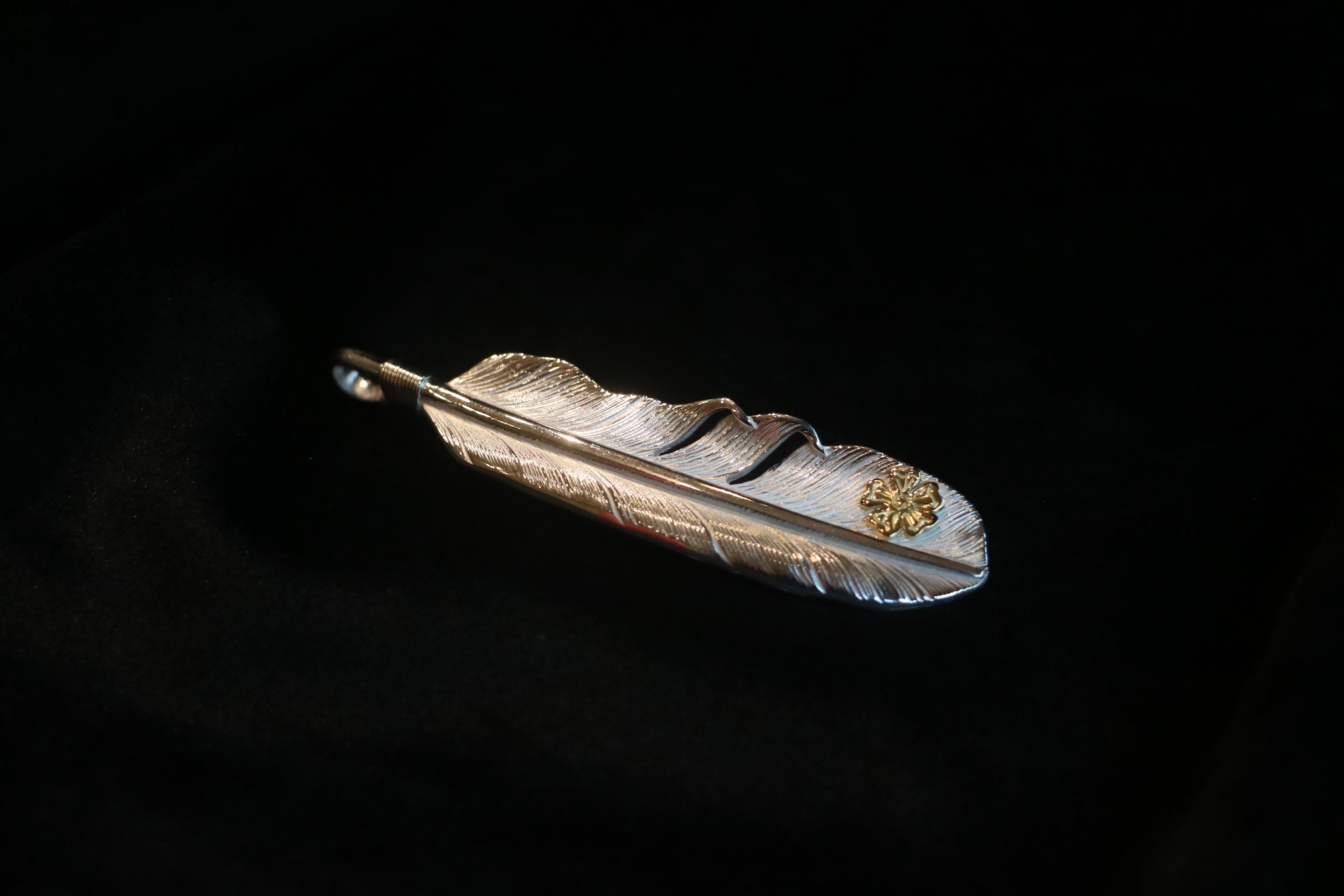 18K Point Hana Silver Feather L