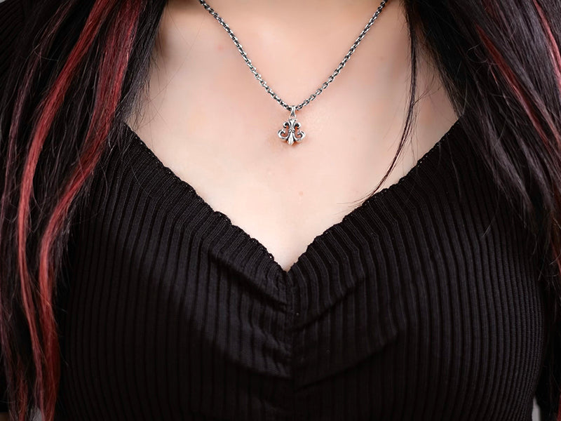 Classic Lily Top : Small Pendant
