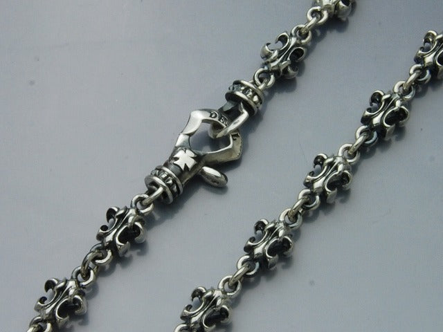 Blade Lily Chain