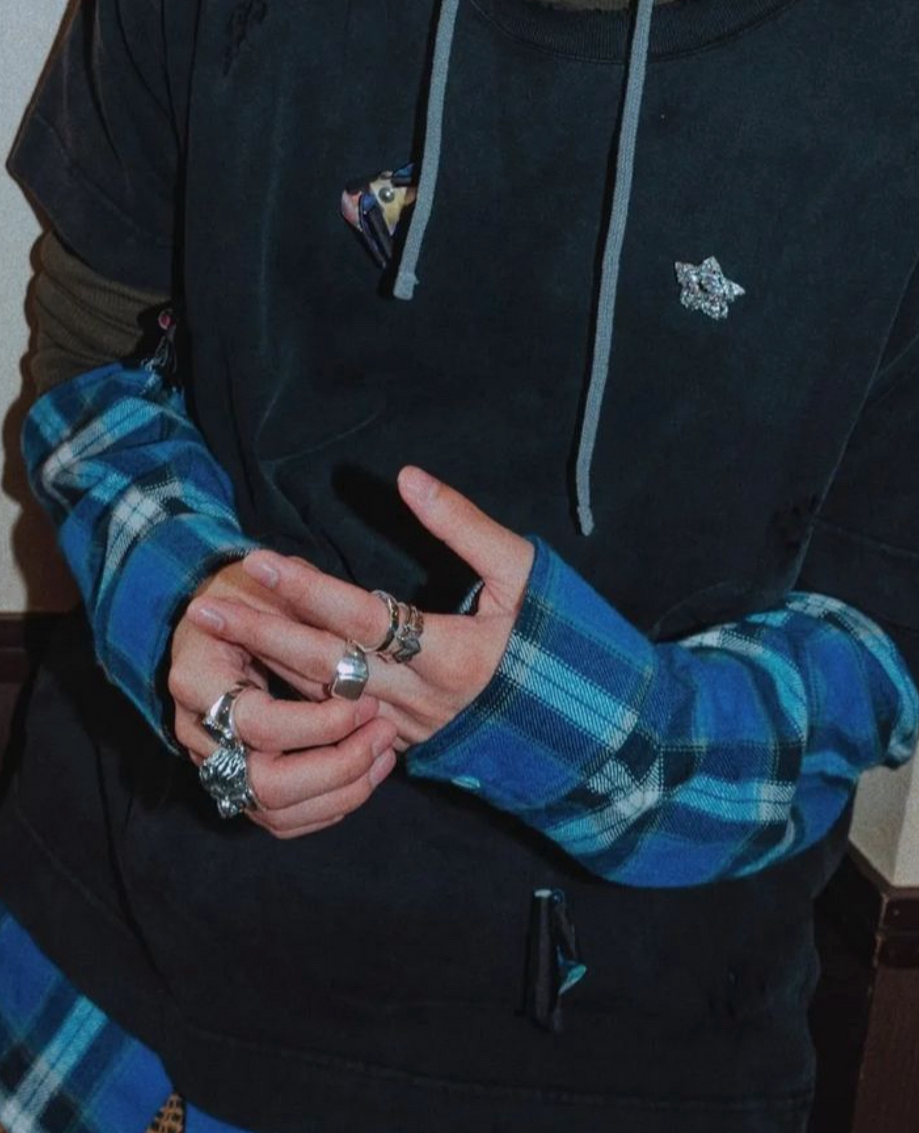 Lewis.z wearing statement silver rings from DEOPUZ