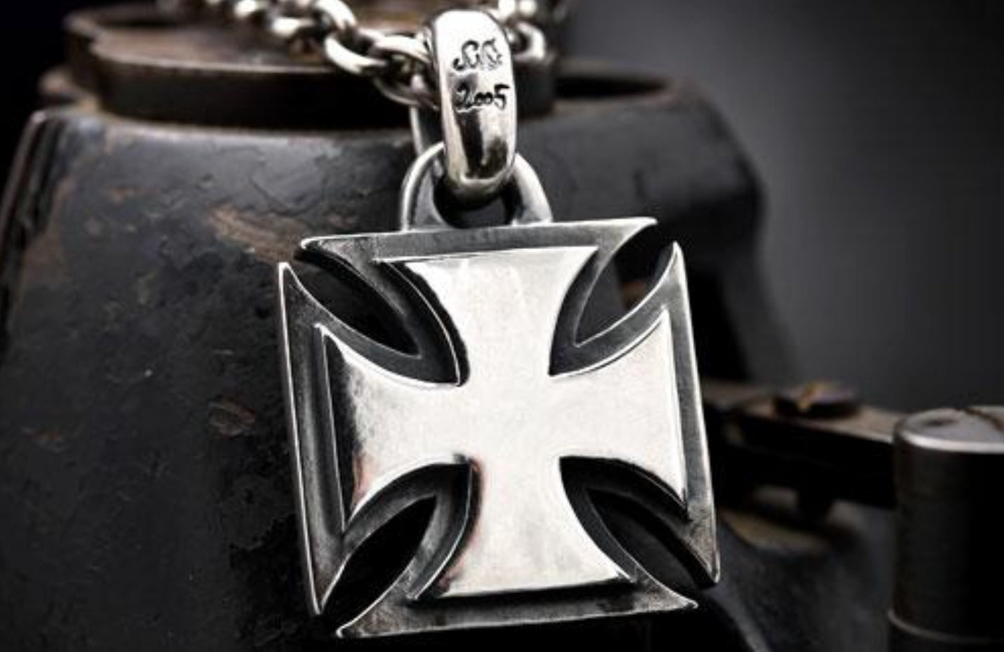 Mad Cult - E Cut Iron Cross Pendant XL 1