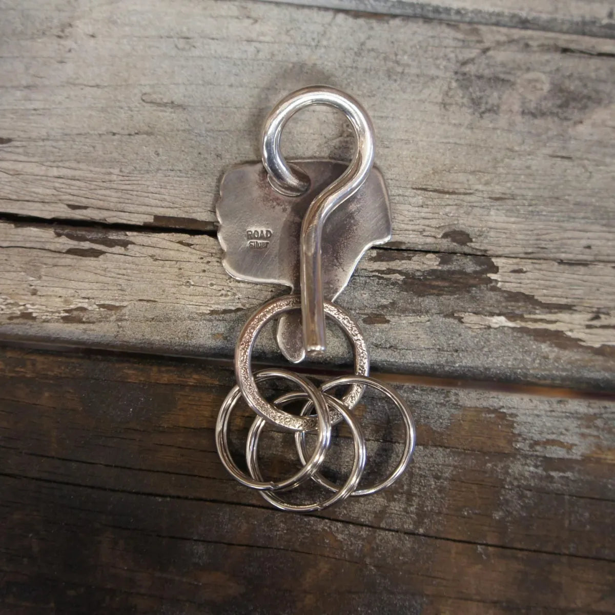 ROAD Hand Sign Key Hook E 2
