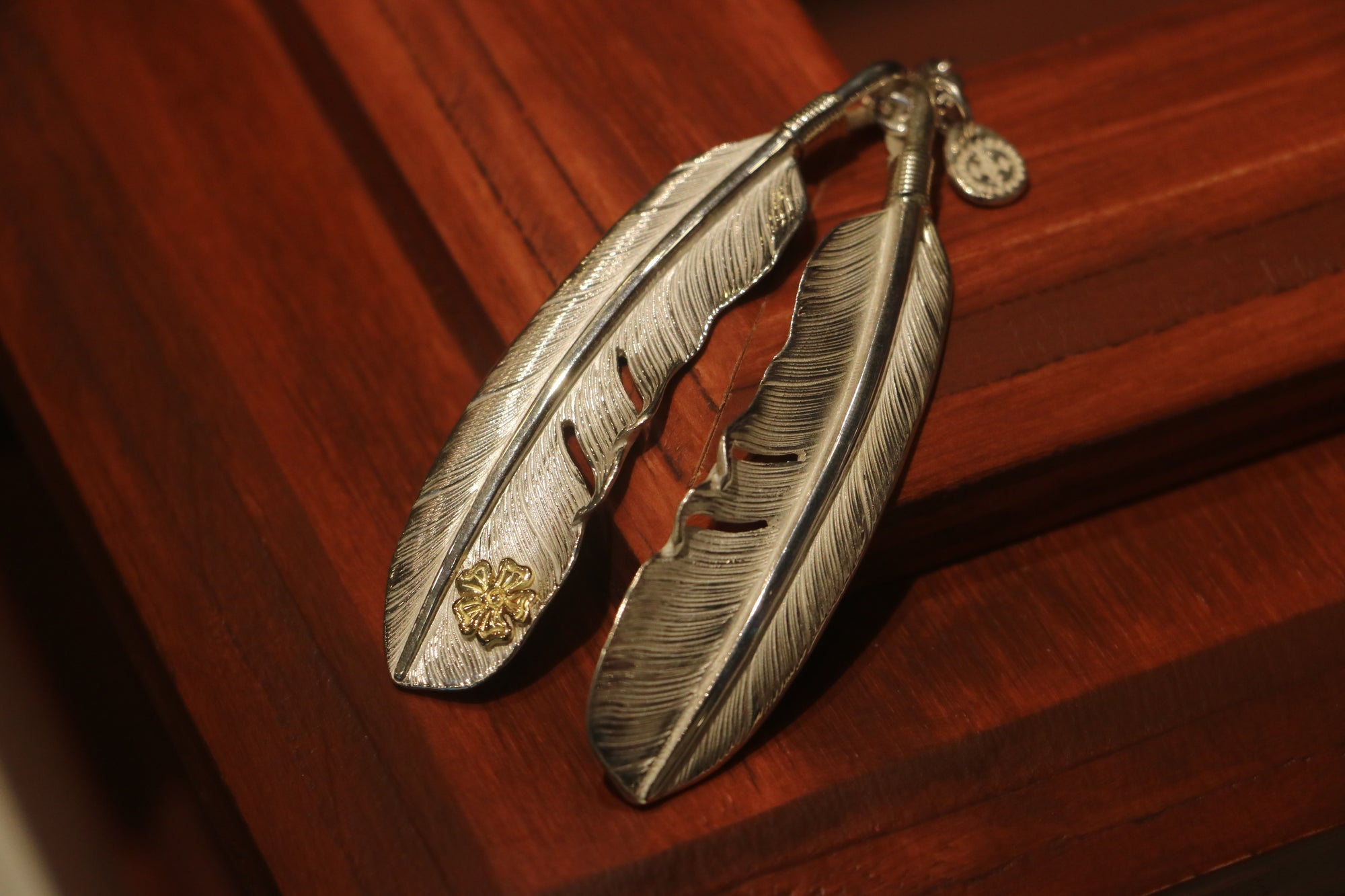 高瀬豪太 Sunshine Studio - 18K點金花純銀羽毛吊墜L_4