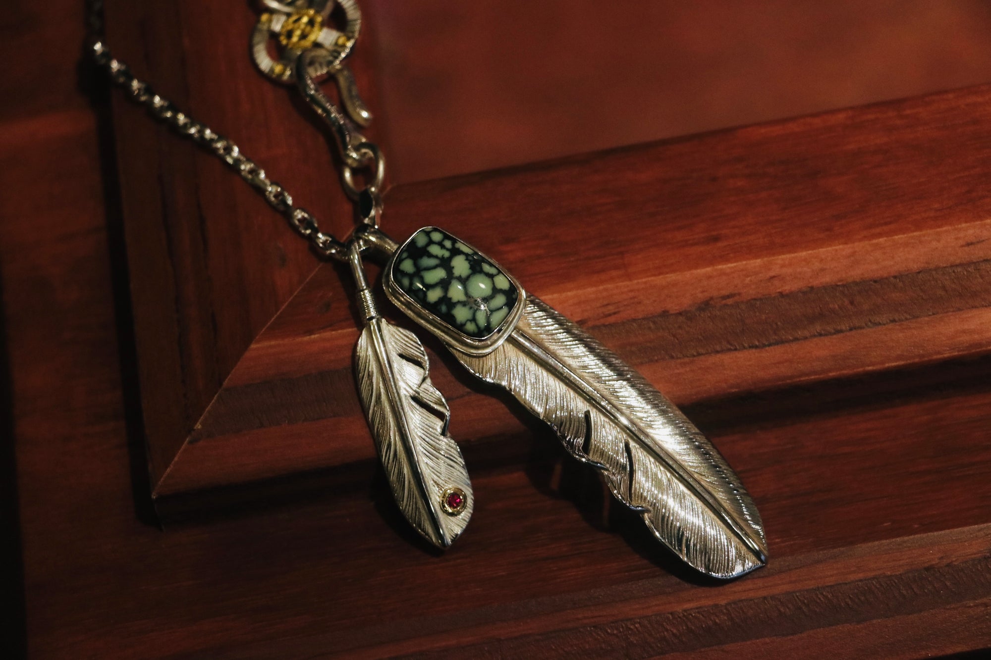 高瀬豪太 Sunshine Studio - 純銀金托紅寶石羽毛吊墜S_1