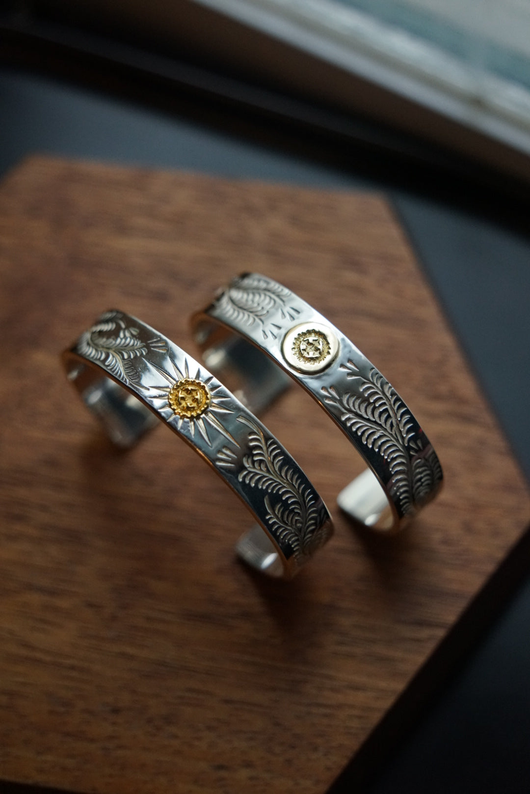 高瀬豪太 Sunshine Studio - 12mm 18K Gold Point Arabesque Bangle_9
