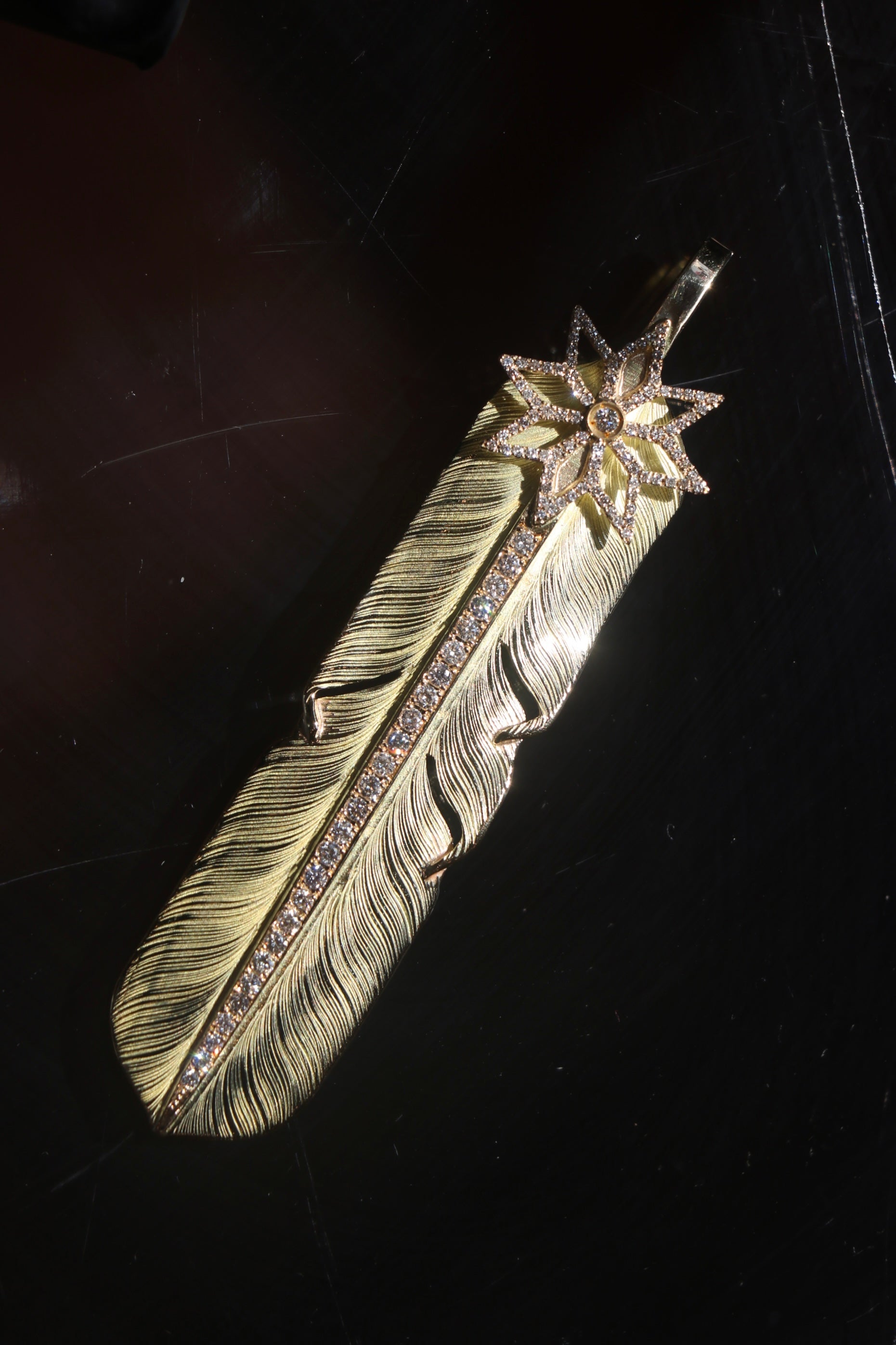 高瀬豪太 Sunshine Studio - 上 18K 金 Morning Star 18K 金鑲鑽石羽毛吊墜_1