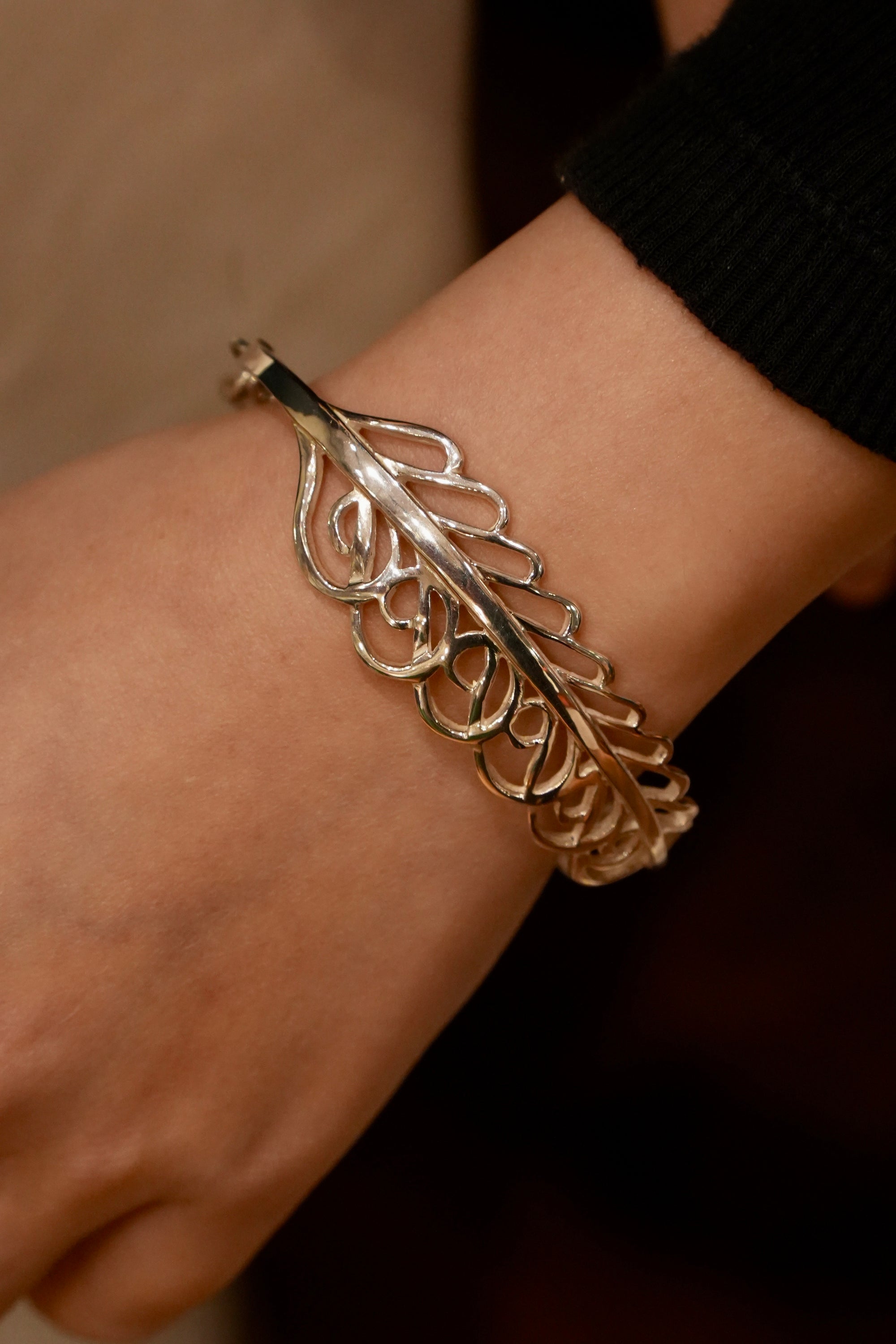 Sunshine studio - Silver Arabesque Feather Bracelet 3