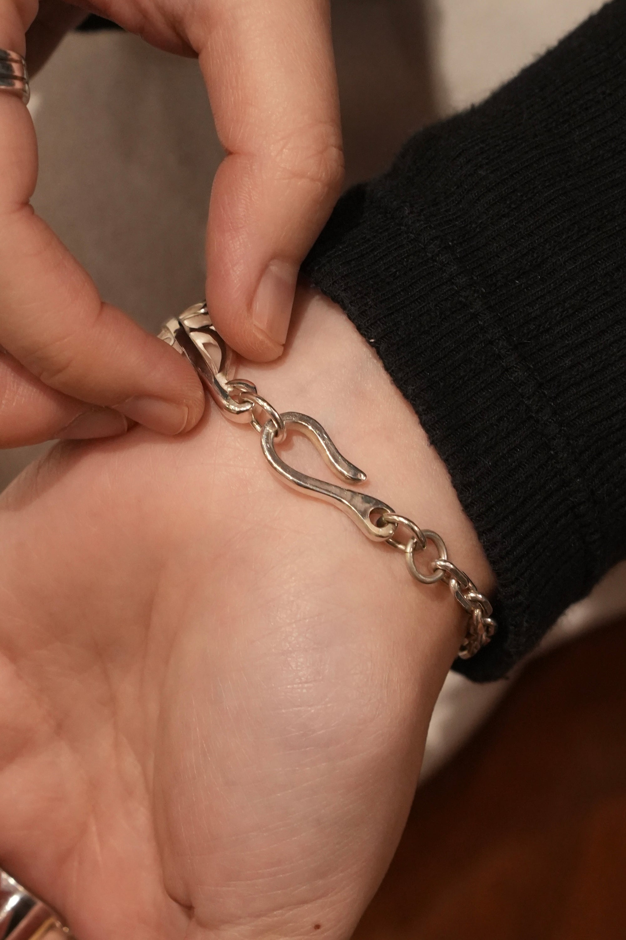 Sunshine studio - Silver Arabesque Feather Bracelet 4