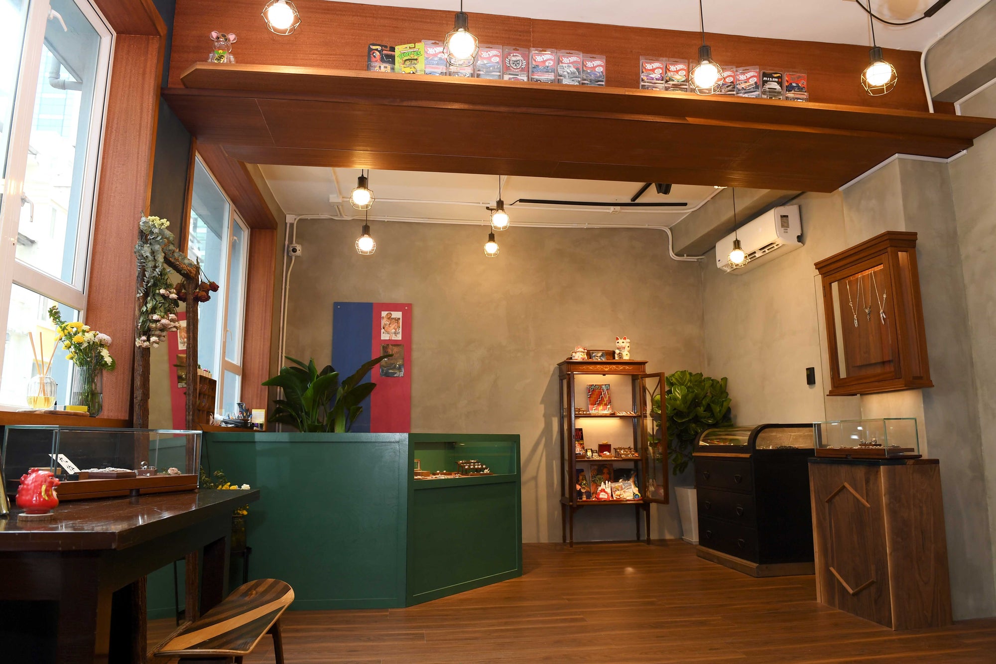 Deopuz second store at 2/F no.13 pak sha road causeway bay