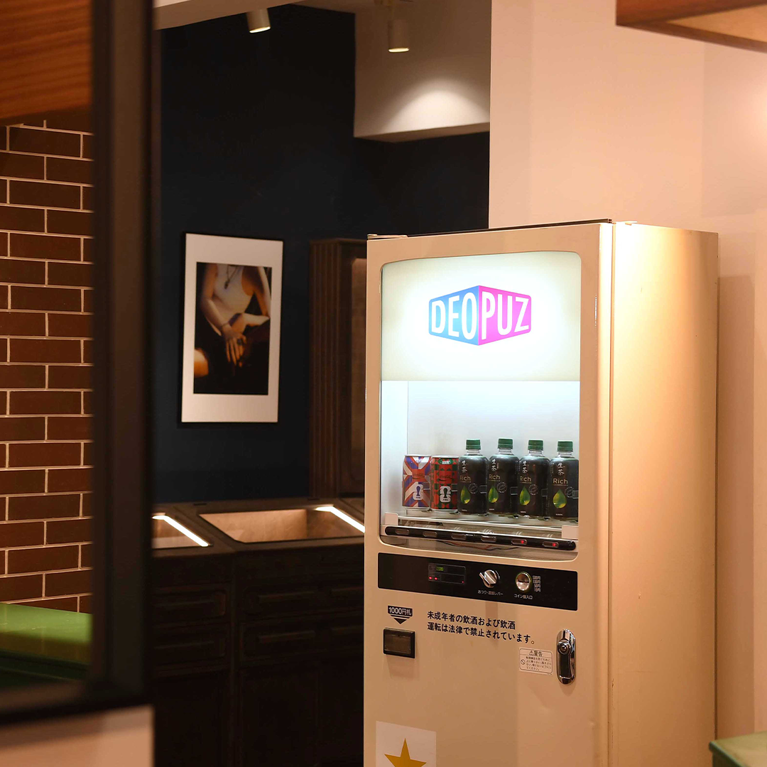 Vintage Japanese soda machine inside DEOPUZ Hong Kong jewellery store