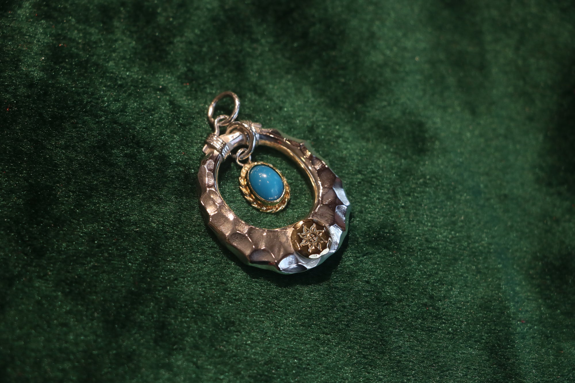 Albatory「Sungate」18Kt Gold Cup Gold Point Pendant w/Turquoise