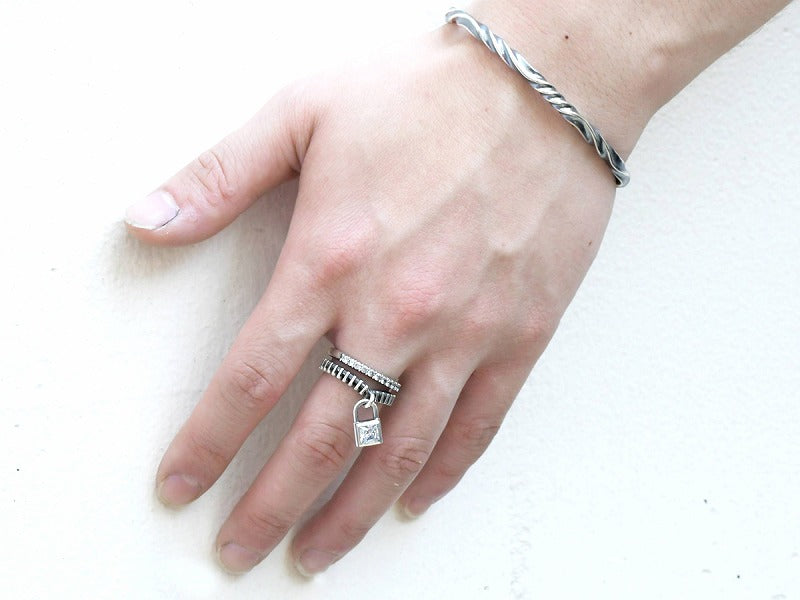 Flash Zip with Stone Ring