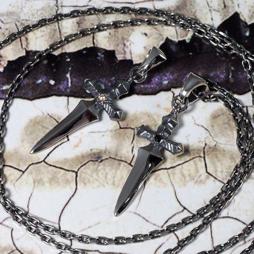 Guardia Dagger Pendant 2
