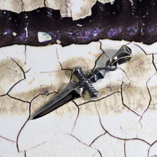 Guardia Dagger Pendant 3