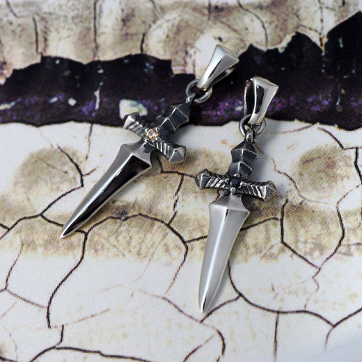 Guardia Dagger Pendant 5
