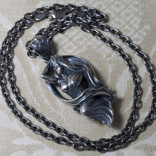 Guardia Laksmi Pendant 1