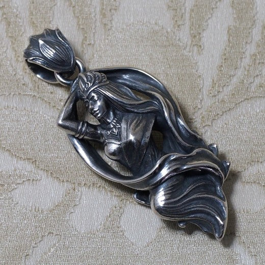 Guardia Laksmi Pendant 2