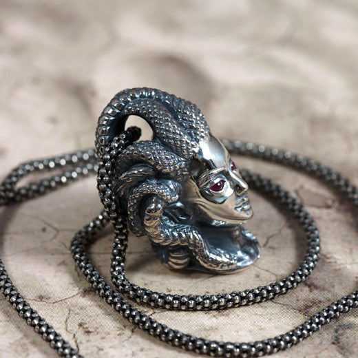 Guardia Medusa Pendant 1