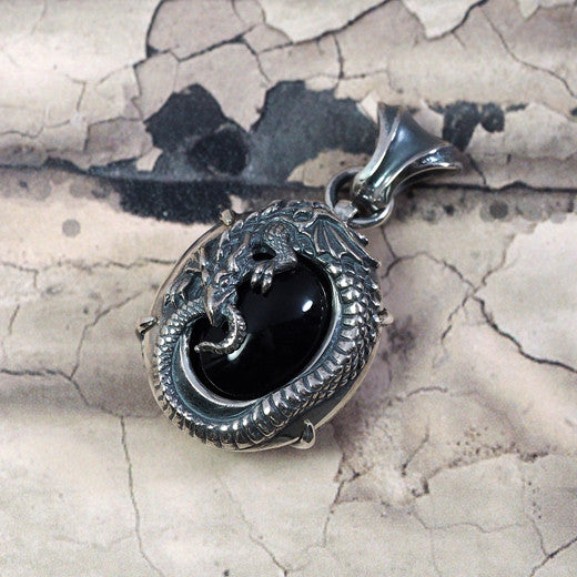 Guardia Ouroboros Pendant 1