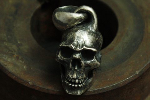 Mad Cult - Arosa Skull Pendant_1