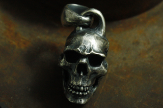 Mad Cult - Arosa Skull Pendant_3