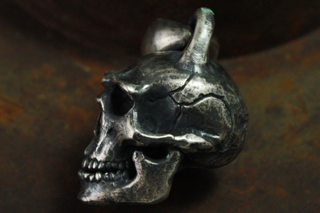 Mad Cult - Arosa Skull Pendant_5