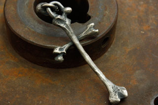 Mad Cult - Bone Cross Top Skull Pendant_2