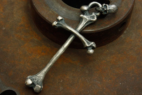 Mad Cult - Bone Cross Top Skull Pendant_3