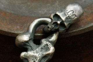 Mad Cult - Bone Cross Top Skull Pendant_5