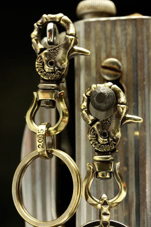 Mad Cult - Finger Bone Clip Brass Keyring_4
