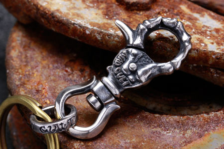 Mad Cult - Finger Bone Clip Keyring_1