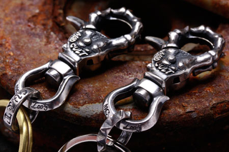 Mad Cult - Finger Bone Clip Keyring_2