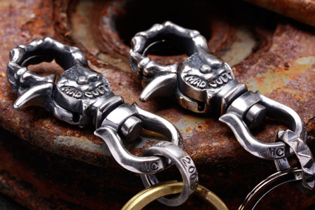 Mad Cult - Finger Bone Clip Keyring_3