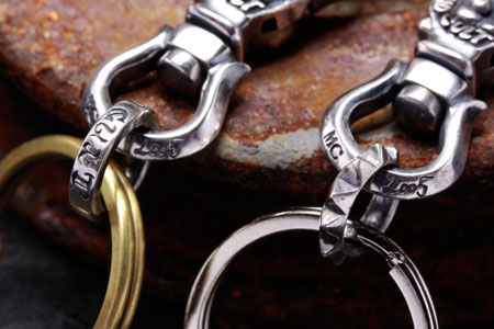Mad Cult - Finger Bone Clip Keyring_5