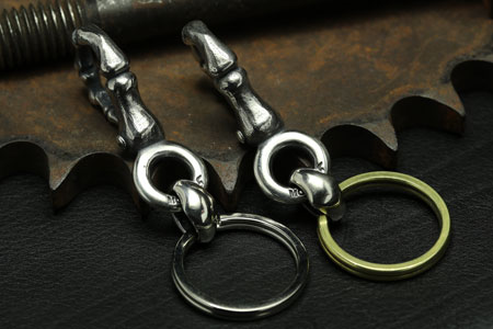 Mad Cult - Finger Bone Hook S Keyring_6