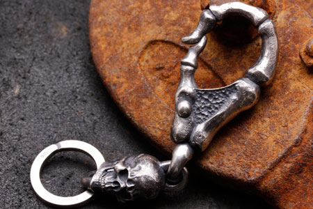 Mad Cult - Finger Bone Hook with GYUGA Skull Keyring_5