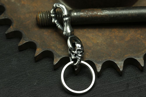 Mad Cult - Finger Bone Skull Keyring_1