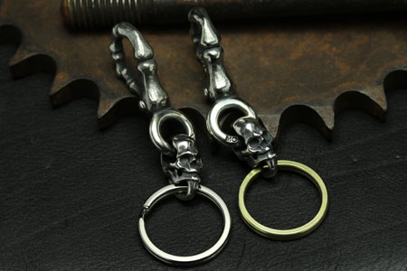 Mad Cult - Finger Bone Skull Keyring_5