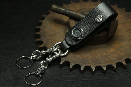 Mad Cult - Finger Bone Skull Keyring_6