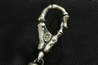 Mad Cult - Finger Bone with Madness Hook Large Keyring_3