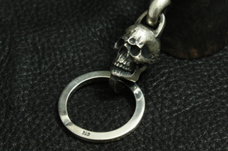 Mad Cult - Finger Bone with Madness Hook Large Keyring_5
