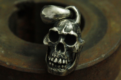 Mad Cult - Olly Skull Pendant_1