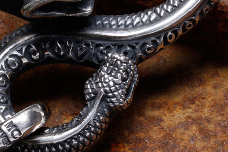 Mad Cult - Parasite Hooker Keyring_2
