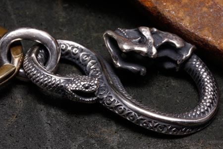 Mad Cult - Parasite Hooker Keyring_4