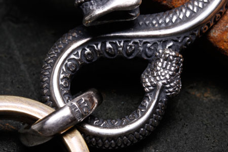 Mad Cult - Parasite Hooker Keyring_6