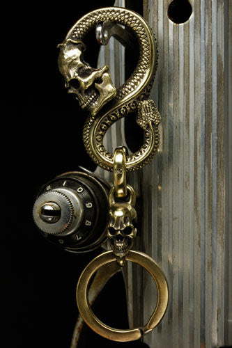 Mad Cult - Taste Hook 8 Brass Keyring_1