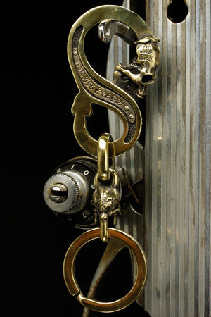 Mad Cult - Taste Hook 8 Brass Keyring_3