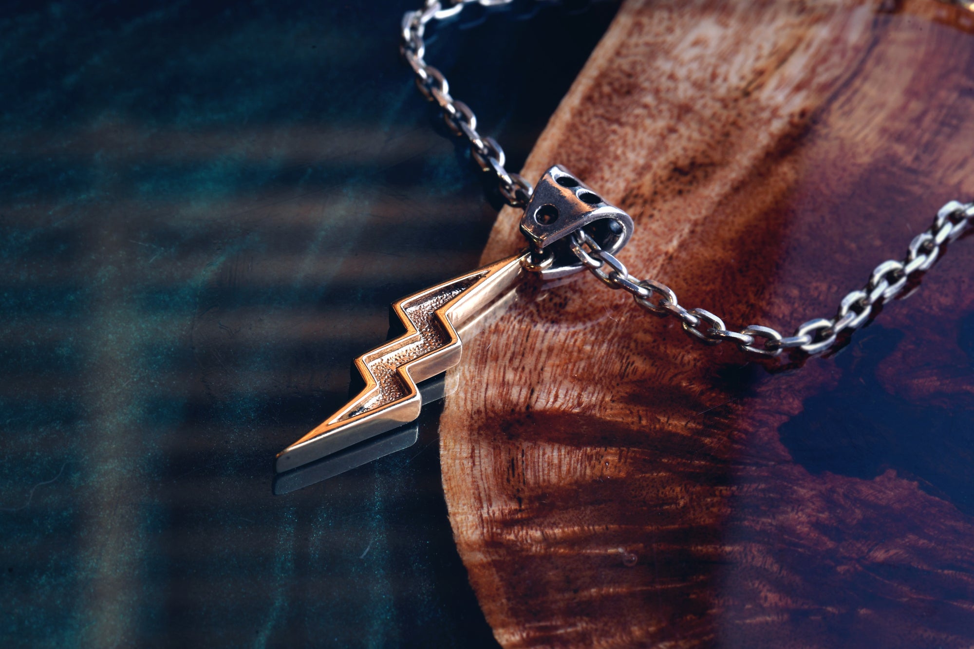 ROAD 10Kt Gold Spark Pendant 1